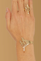 AroundH4028Hand