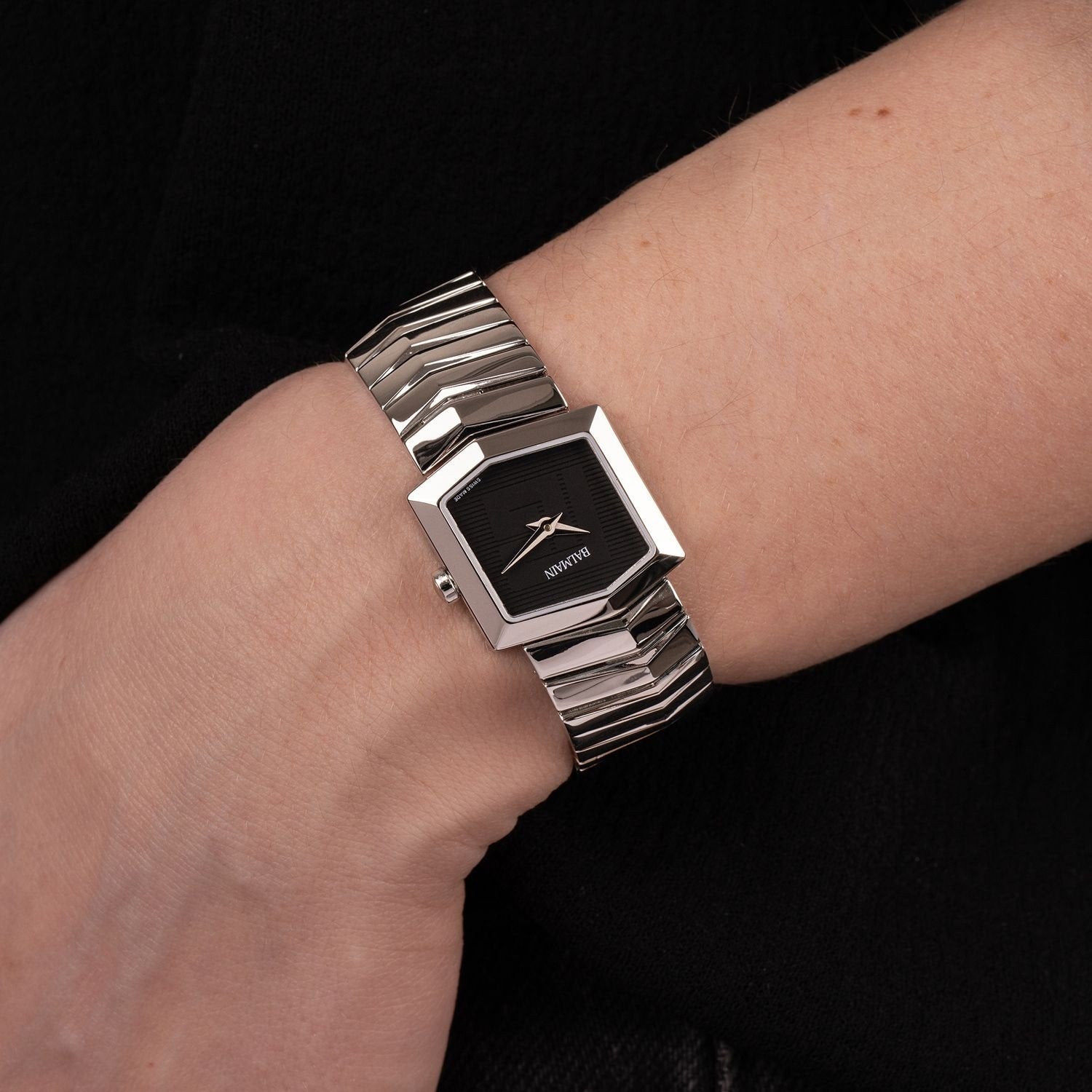 b46513368_worn2