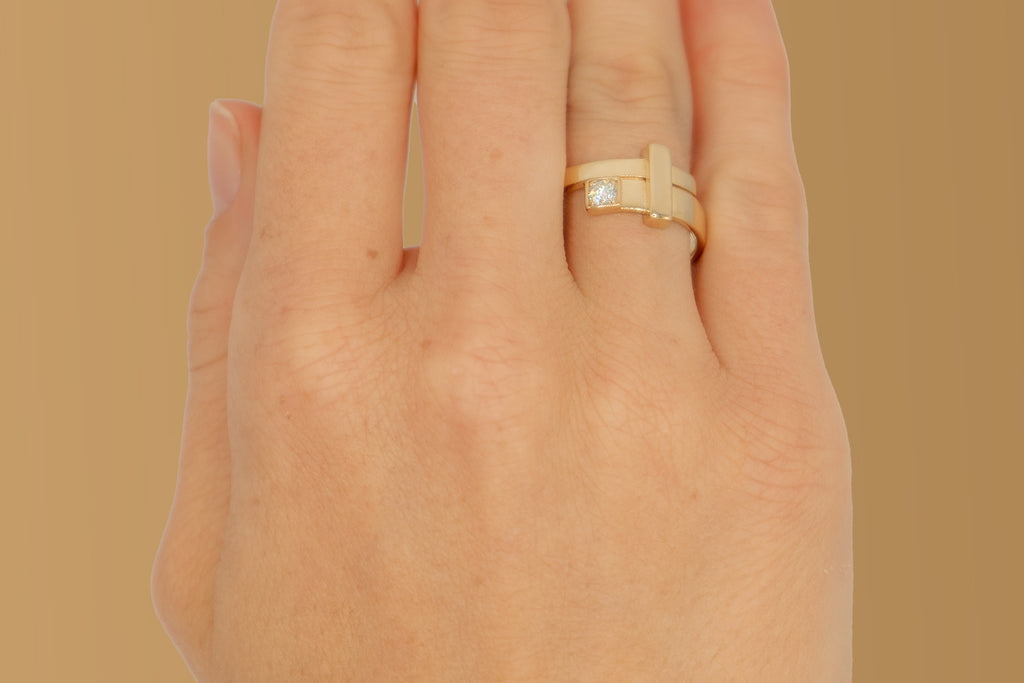 MondriaH2255Hand