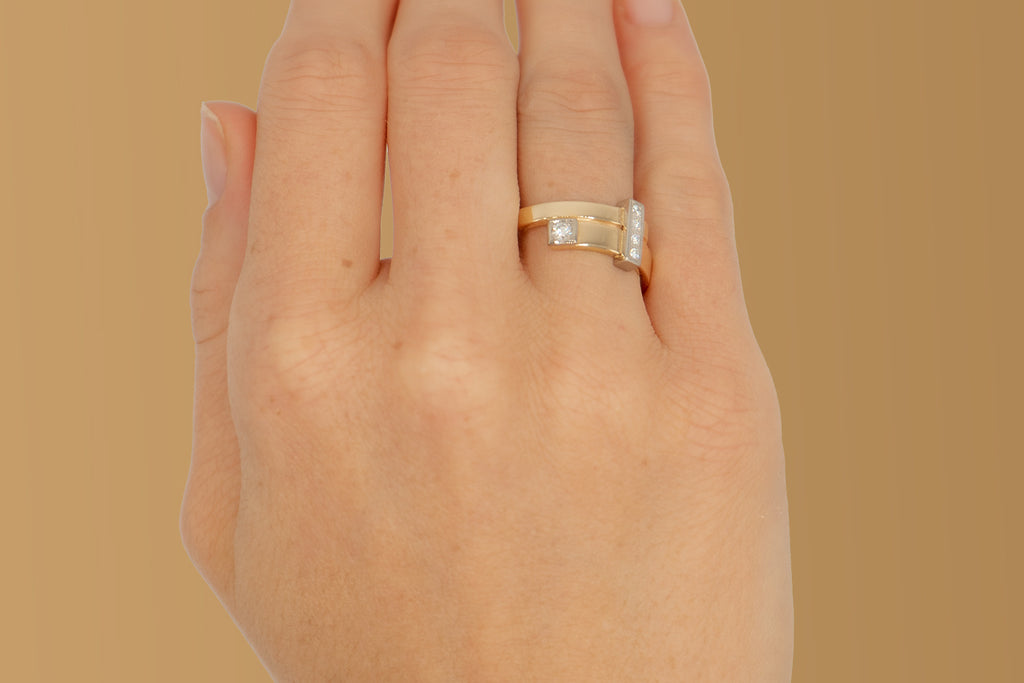 MondriaH2287Hand