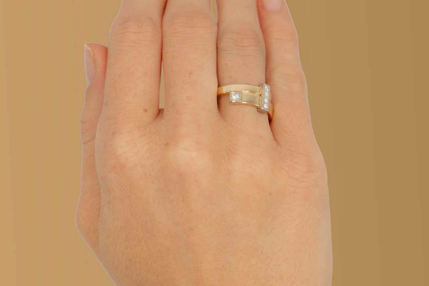 MondriaH2287Hand